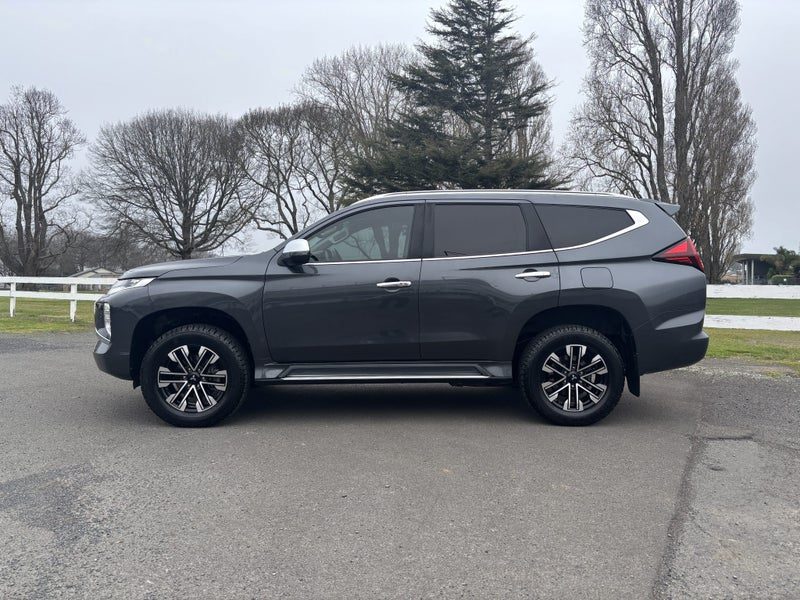 2022 Mitsubishi Pajero Sport VRX 7 Seater, photo 3