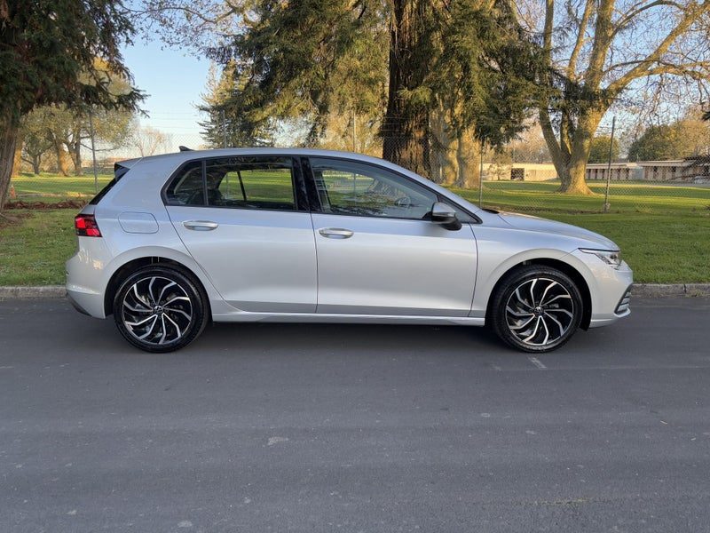 2021 Volkswagen Golf TSI LIFE 1.4L PETROL, photo 2