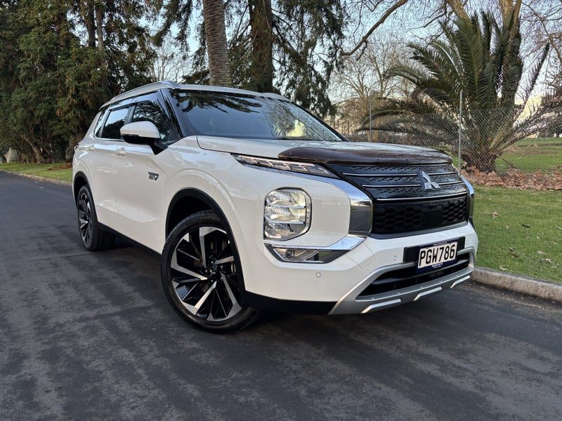 2022 Mitsubishi Outlander XLS PHEV 7 SEATER