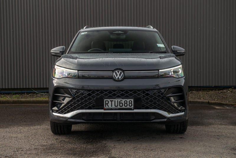 2026 Volkswagen Tiguan R-Line, photo 2