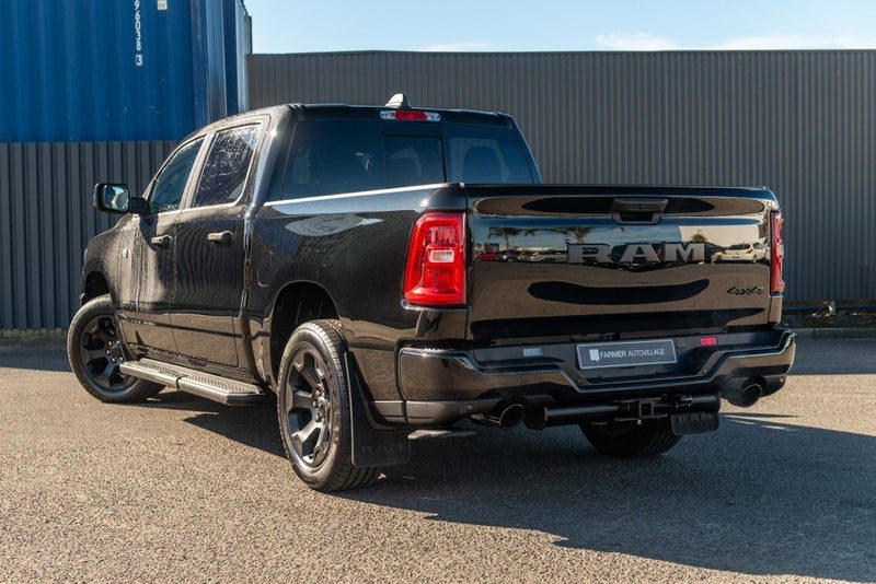 2026 Ram 1500 Express Black Edition, photo 3