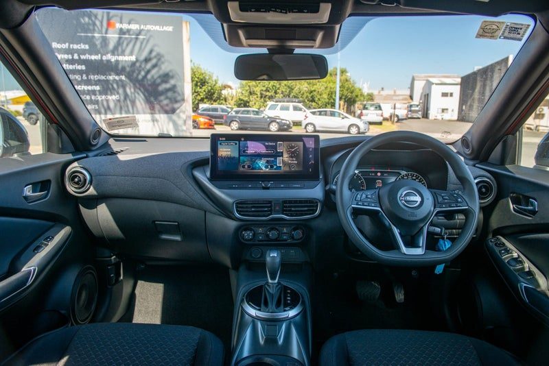 2025 Nissan Juke ST 1.0T Auto, photo 3