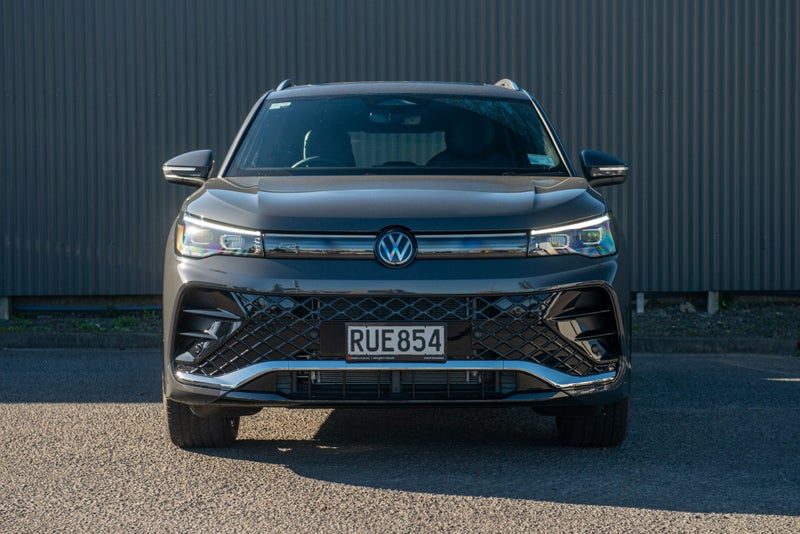 2026 Volkswagen Tiguan R-Line, photo 2