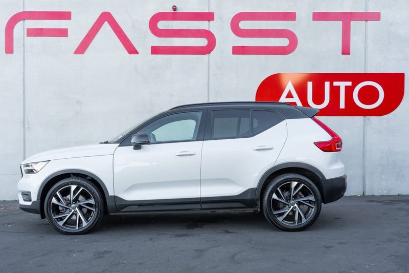 2022 Volvo XC40 T5 AWD R-Design 2.0P, photo 2