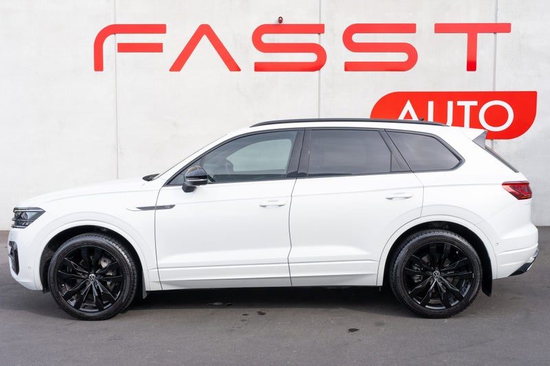 2022 Volkswagen Touareg V6s R Line, photo 2