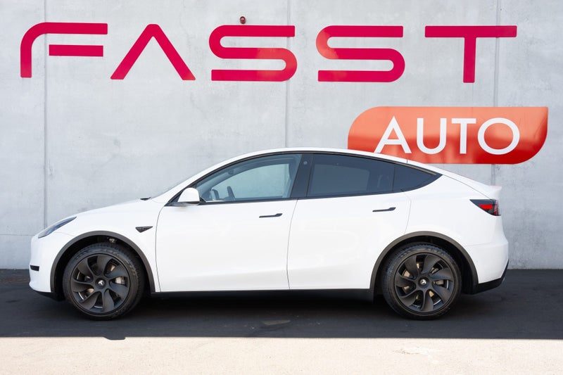 2023 Tesla Model Y Rear Wheel Drive 60K NZ NEW, photo 2