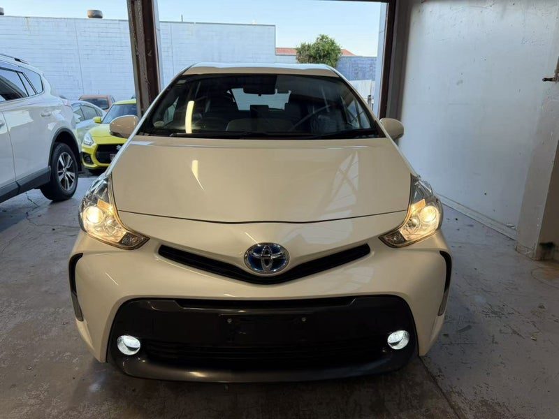 2017 Toyota Prius Alpha 7 Seats HYBRID, photo 2