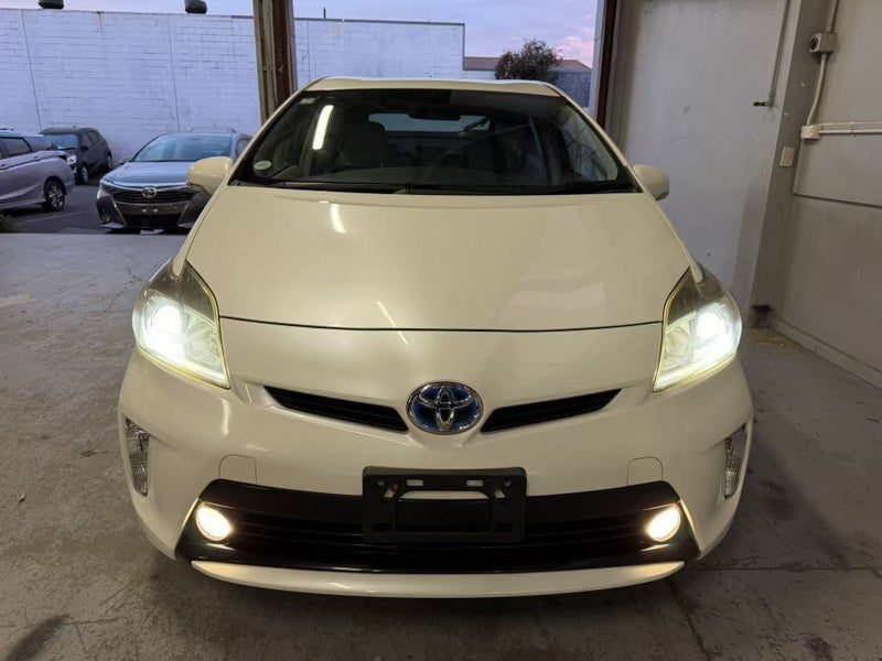2013 Toyota Prius Hybrid, photo 2