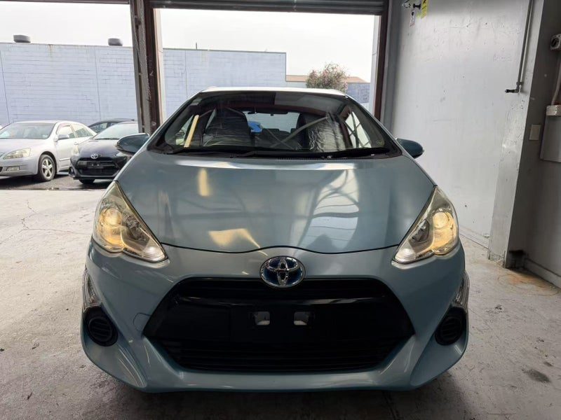 2015 Toyota Aqua Hybrid, photo 3