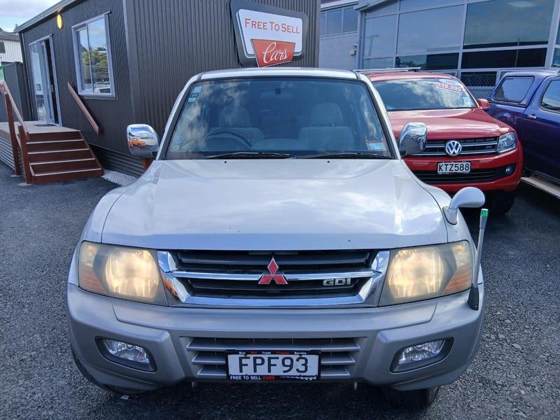 2001 Mitsubishi Pajero 3.5 4WD 7 Seater, photo 2