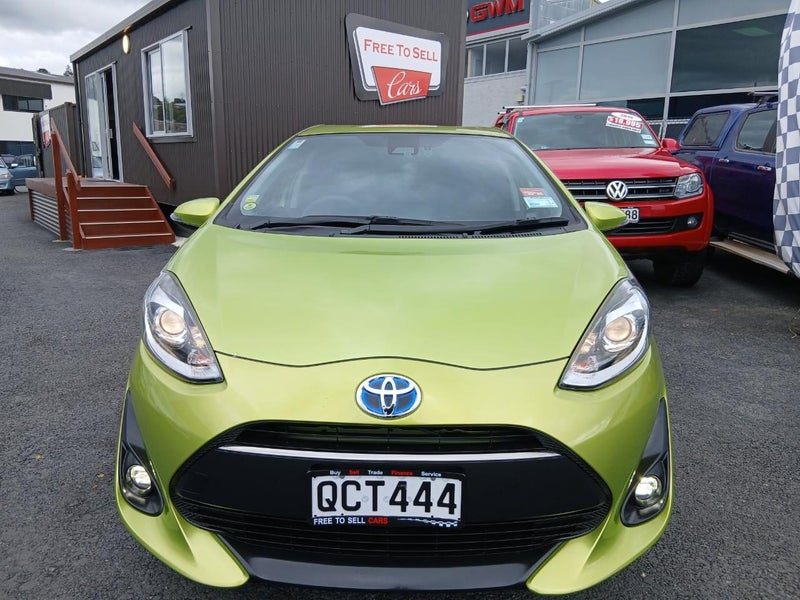 2017 Toyota Aqua HYBRID, photo 2