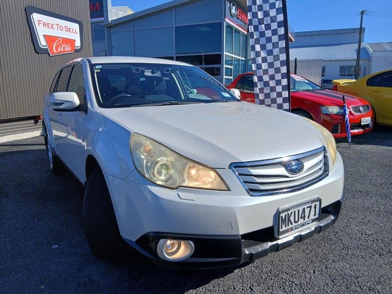 2010 Subaru Outback 2.5L 5D AWD AUTO, photo 3