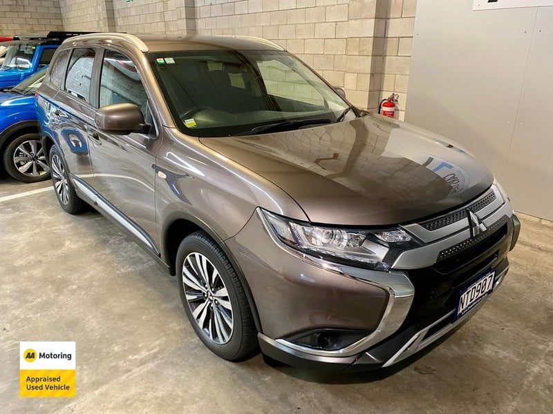 2021 Mitsubishi Outlander LS MODEL 2.4L 7 SEATER