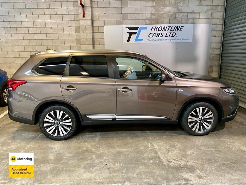 2021 Mitsubishi Outlander LS MODEL 2.4L 7 SEATER, photo 2