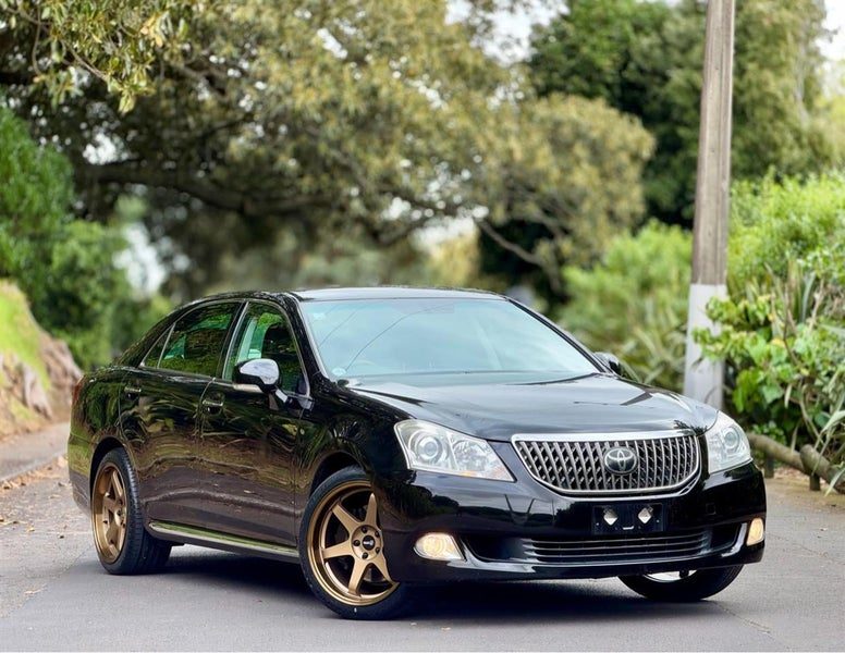 2012 Toyota Crown Majesta F Package