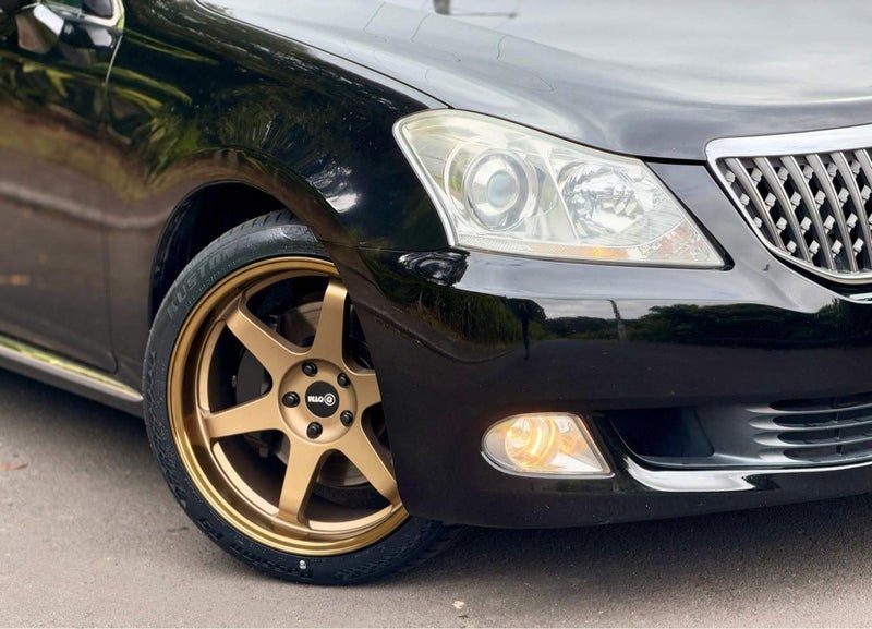 2012 Toyota Crown Majesta F Package, photo 3