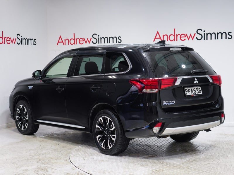 2015 Mitsubishi Outlander PHEV 4WD Auto, photo 2
