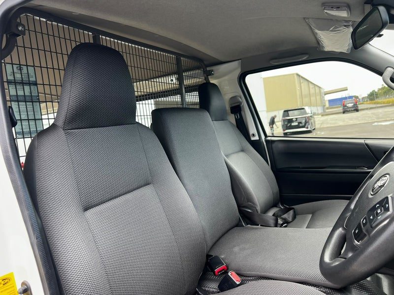 2022 Toyota Hiace DX, photo 2