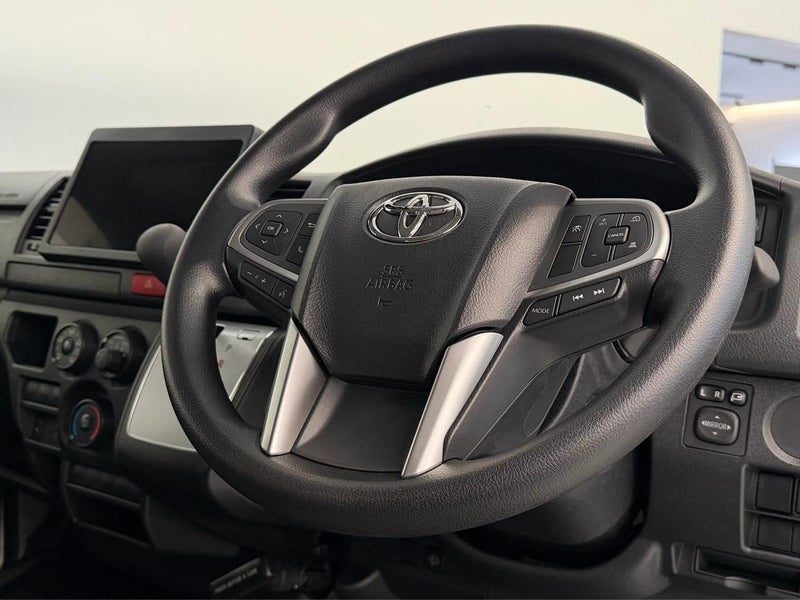 2026 Toyota Hiace DX, photo 2