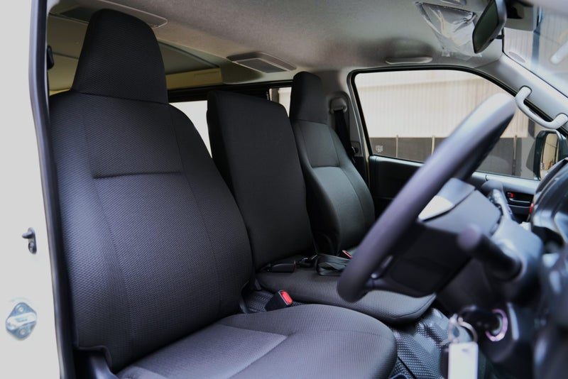 2026 Toyota Hiace DX, photo 2