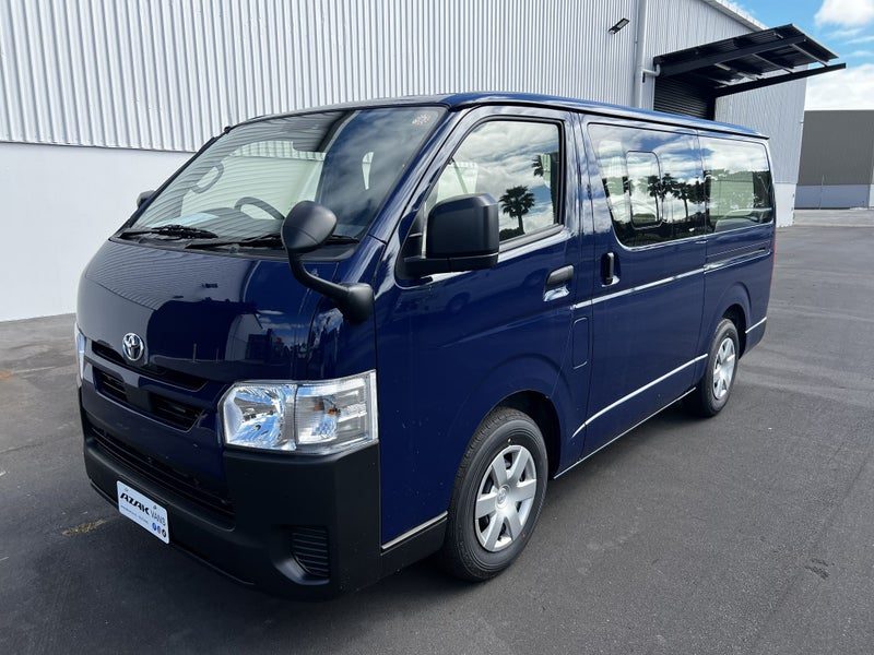2026 Toyota Hiace DX, photo 3