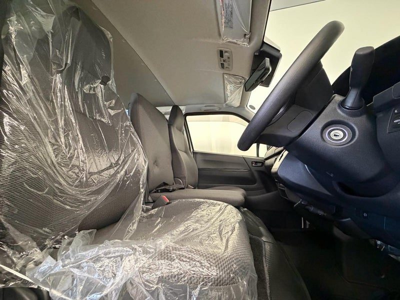 2026 Toyota Hiace DX, photo 2