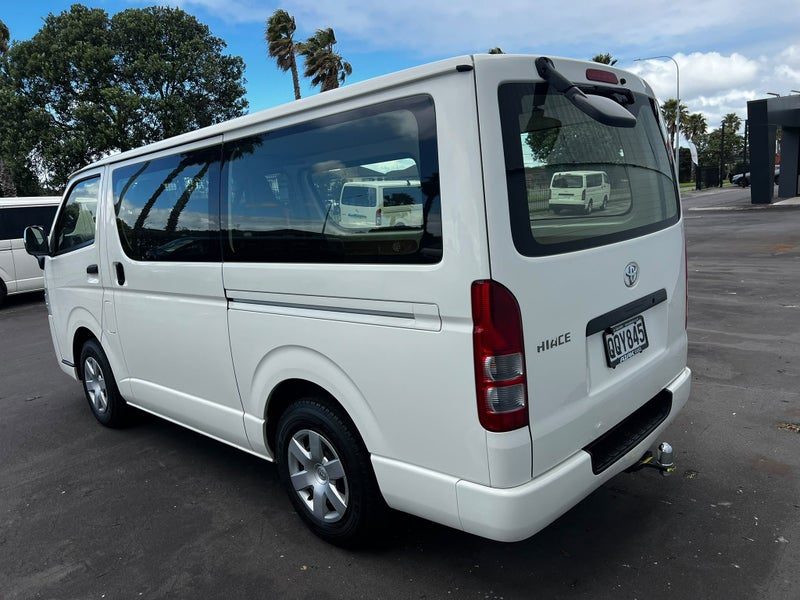 2022 Toyota Hiace DX, photo 3