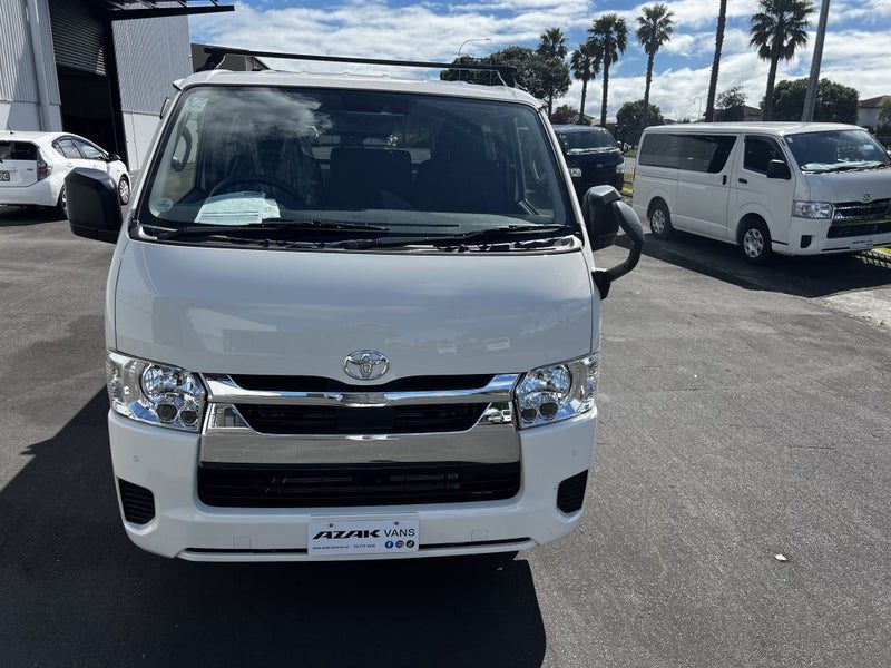 2026 Toyota Hiace DX, photo 2