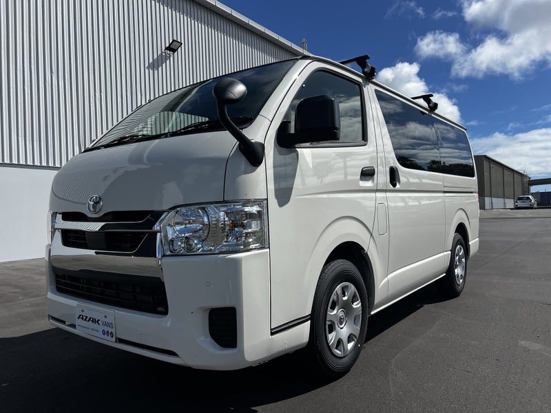 2026 Toyota Hiace DX, photo 3
