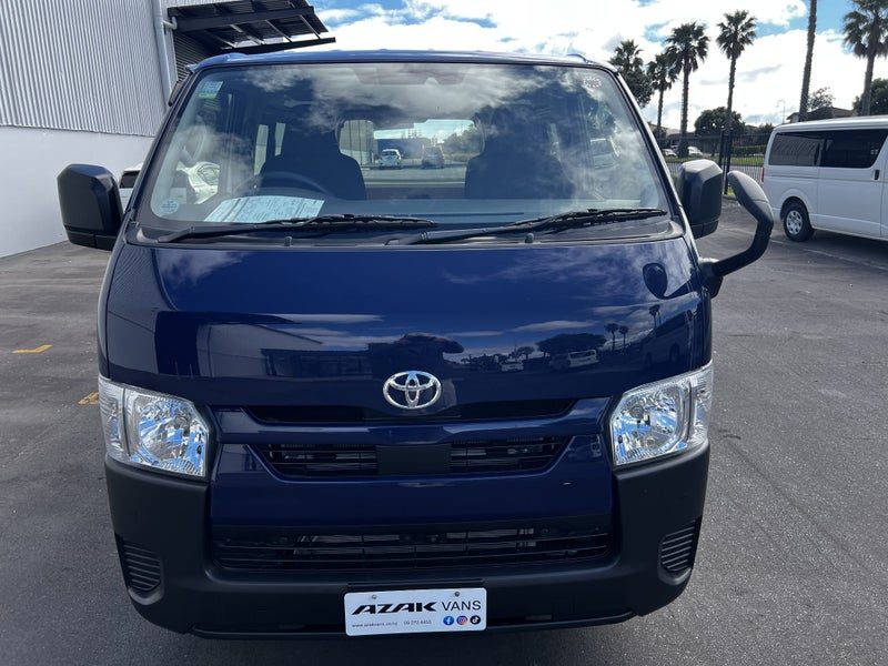 2026 Toyota Hiace DX, photo 2