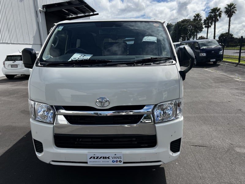 2026 Toyota Hiace DX, photo 2