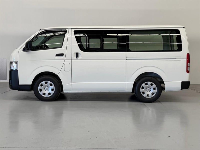 2026 Toyota Hiace DX, photo 2
