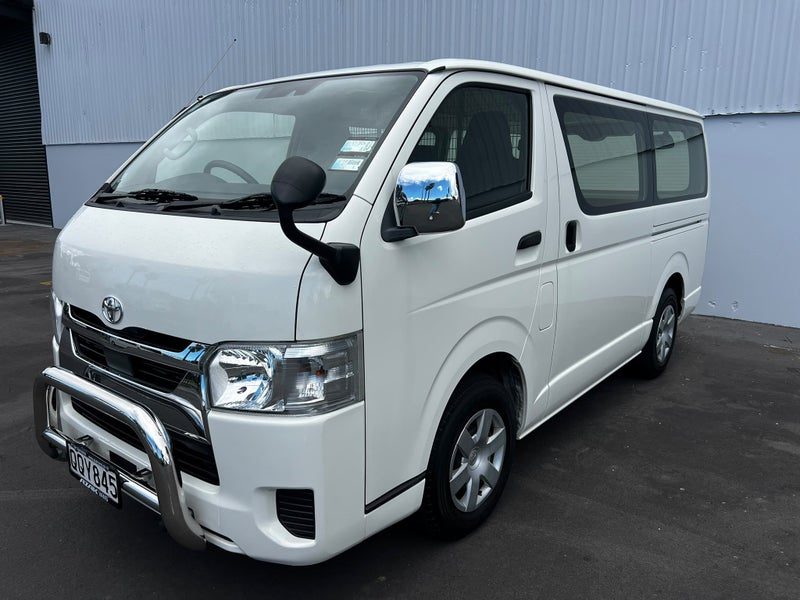 2022 Toyota Hiace DX, photo 3