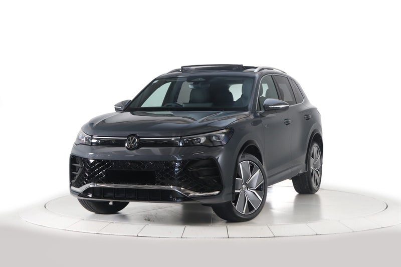 2026 Volkswagen Tiguan R-Line AWD, main photo