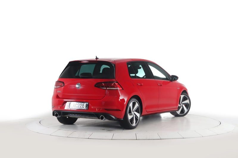 2017 Volkswagen Golf GTI, photo 2