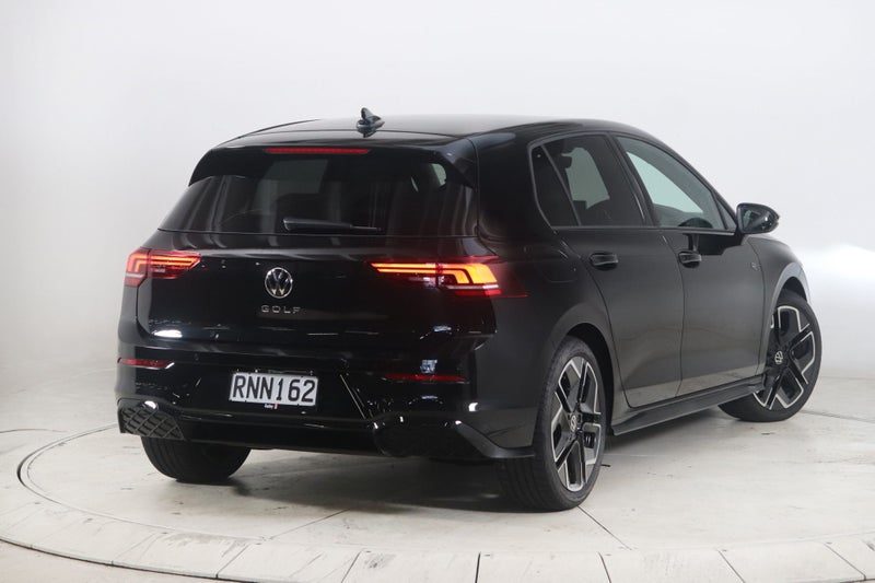 2026 Volkswagen Golf R-Line, photo 2