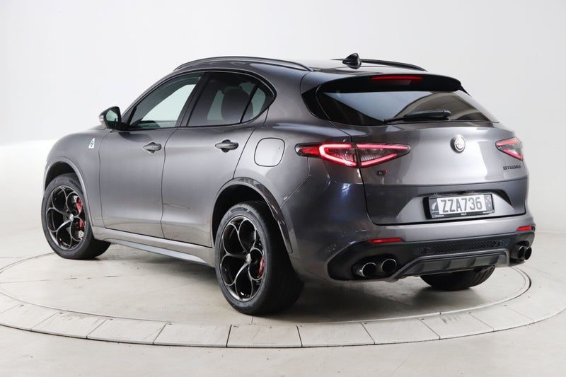 2022 Alfa Romeo Stelvio Quadrifoglio 2.9P, photo 2
