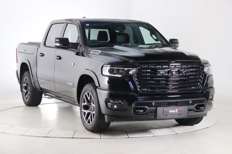 2026 Ram 1500 Laramie Sport, photo 2