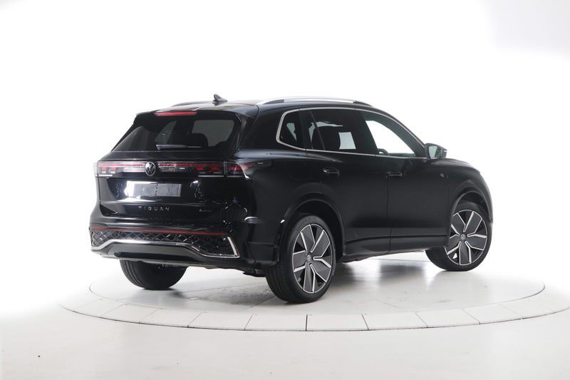 2026 Volkswagen Tiguan R-Line AWD, photo 2