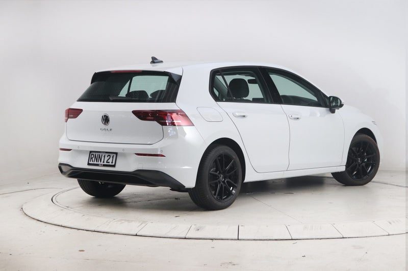 2025 Volkswagen Golf Life, photo 2