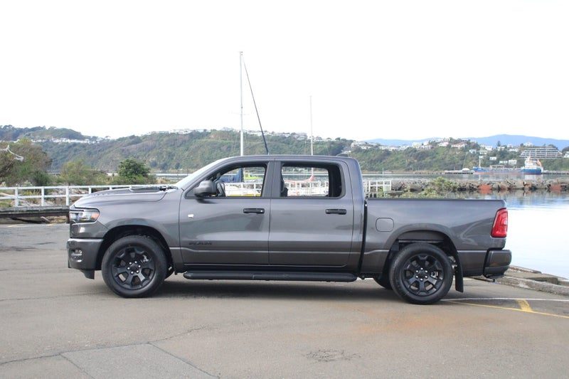 2026 Ram 1500 Express Black ED SO, photo 2