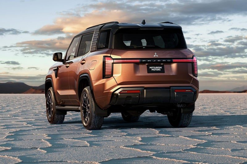 2027 Mitsubishi Pajero VRX 4WD, photo 2