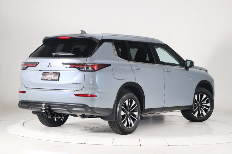 2026 Mitsubishi Outlander PHEV LS 4WD, photo 2