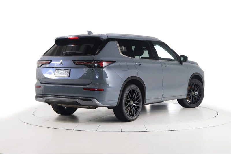 2025 Mitsubishi Outlander VRX 7 Seater, photo 2