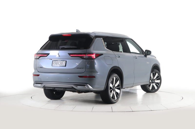 2025 Mitsubishi Outlander PHEV VRX 4WD, photo 2