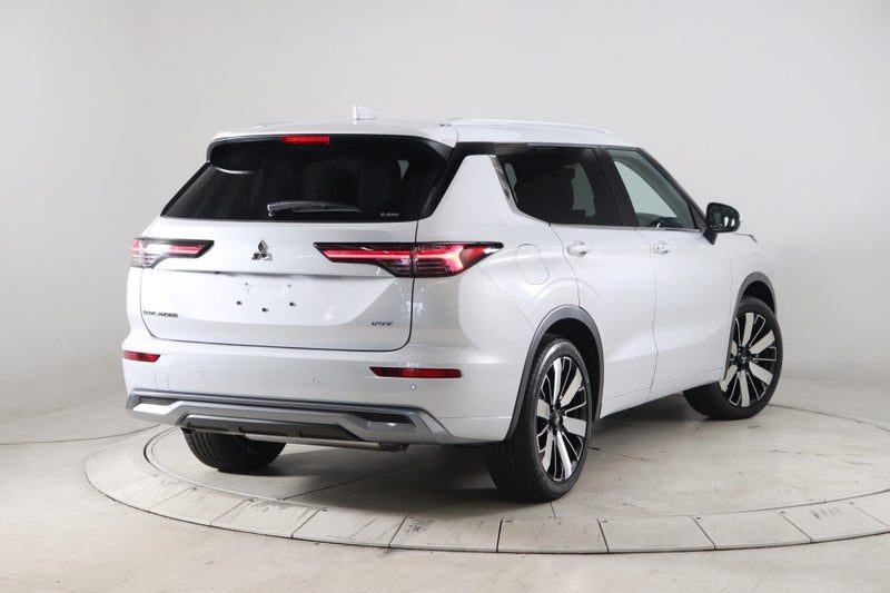 2026 Mitsubishi Outlander VRX 4WD, photo 2