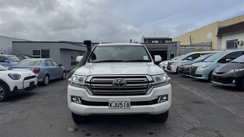 2017 Toyota Land Cruiser VX, photo 2