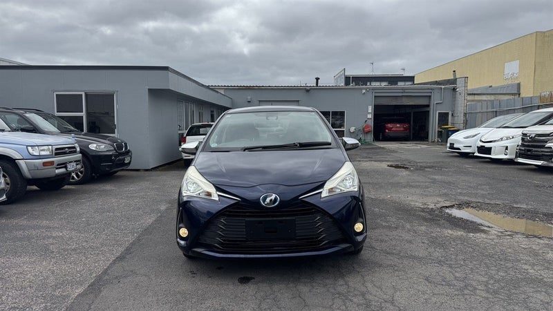 2017 Toyota Vitz Vitz Hybrid Low Ks, photo 2