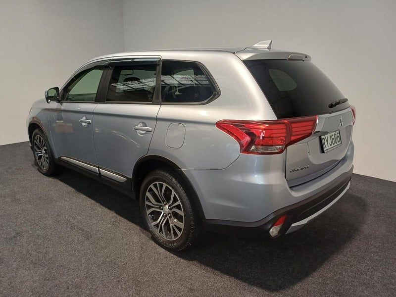 2017 Mitsubishi Outlander 20G 7 SEATER, photo 2