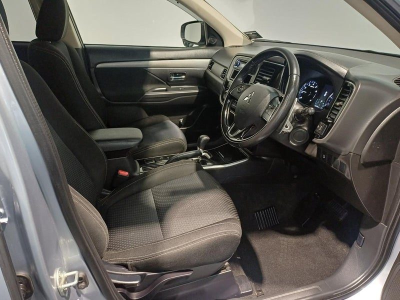 2017 Mitsubishi Outlander 20G 7 SEATER, photo 3